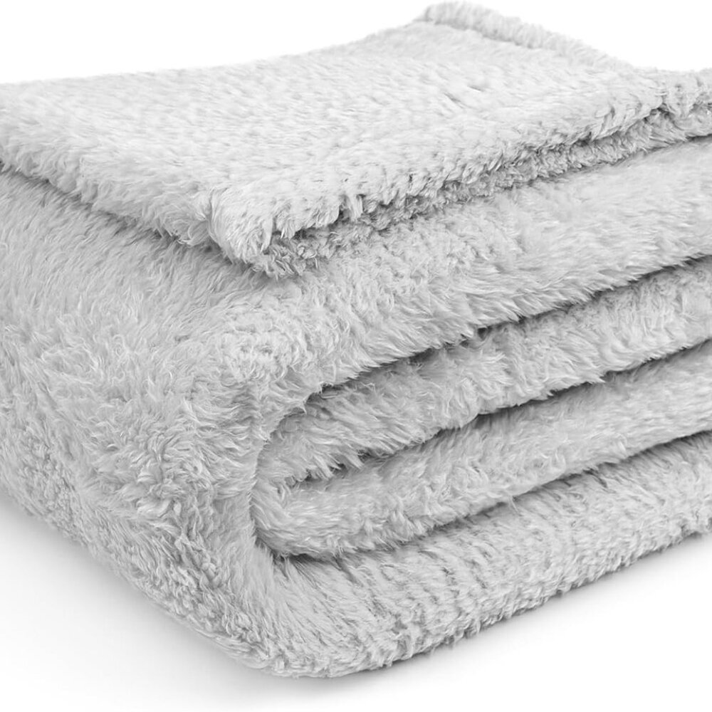 Sherpa Throw Blanket Light Grey 50x60 - Picture 3 of 10